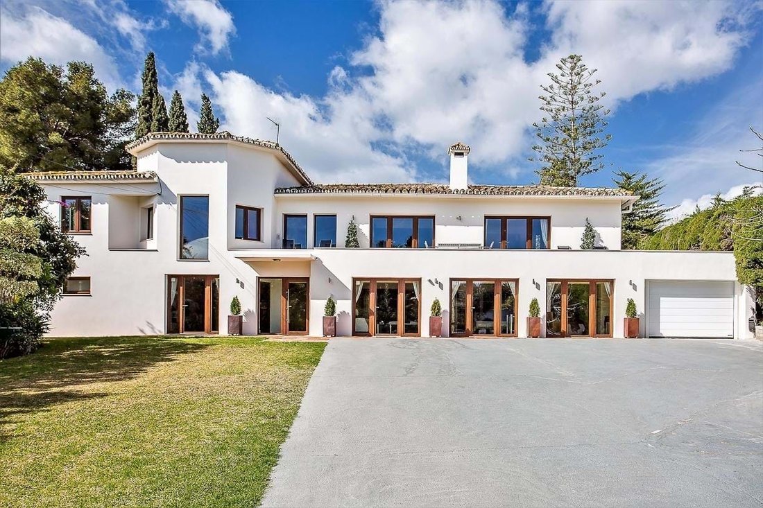 Villa in San Pedro de Alcantara, Andalusia, Spain 1 - 16757060