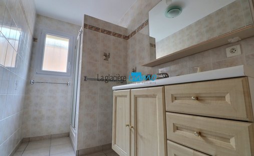 Castle for Sale in Clermont-Ferrand, Auvergne-Rhône-Alpes, France