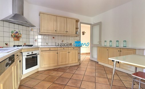 Castle for Sale in Clermont-Ferrand, Auvergne-Rhône-Alpes, France