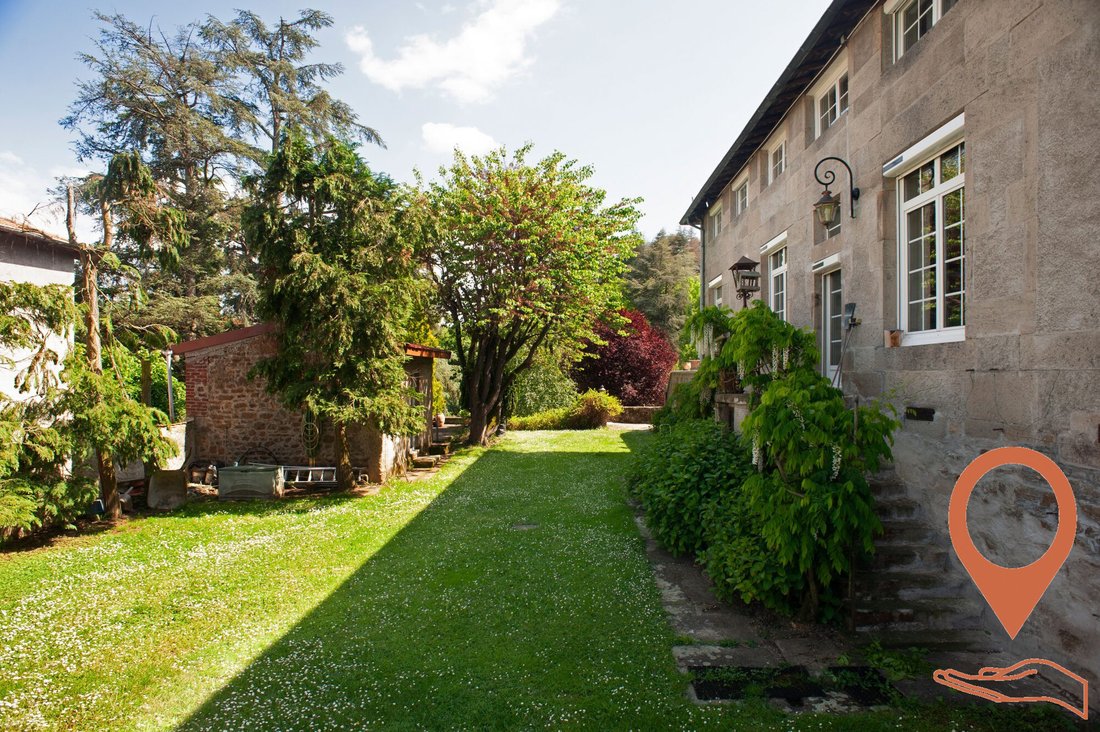 House in Saint-Genest-Lerpt, Auvergne-Rhône-Alpes, France 1 - 16759456