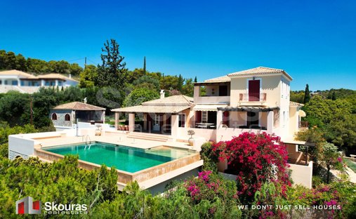 Villa in Koinotita Kranidiou, Kranidi, Greece 1