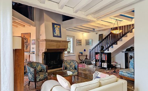 Castle for Sale in Feurs, Auvergne-Rhône-Alpes, France