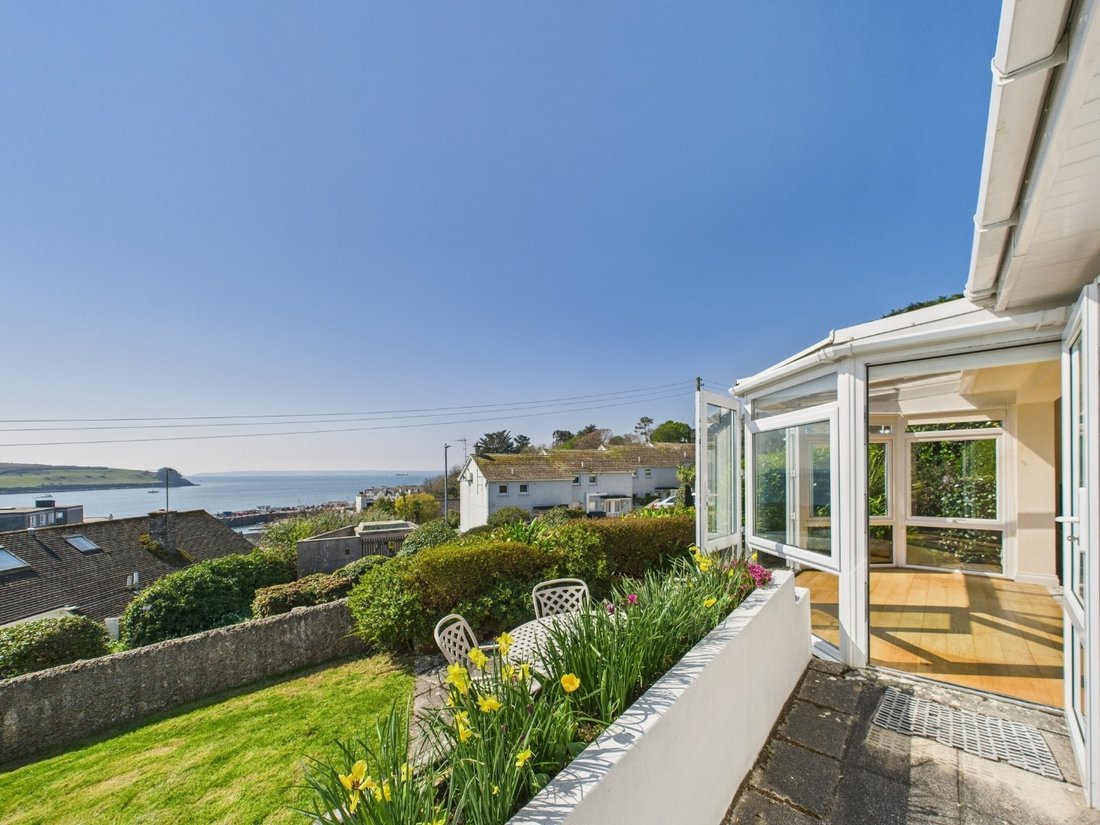 Bungalow in St Mawes, England 1 - 16757978