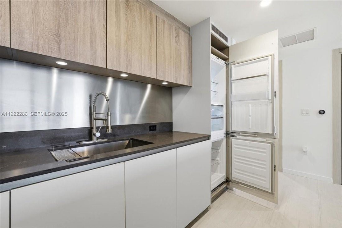 Condo in Miami, Florida, United States 5 - 16736262