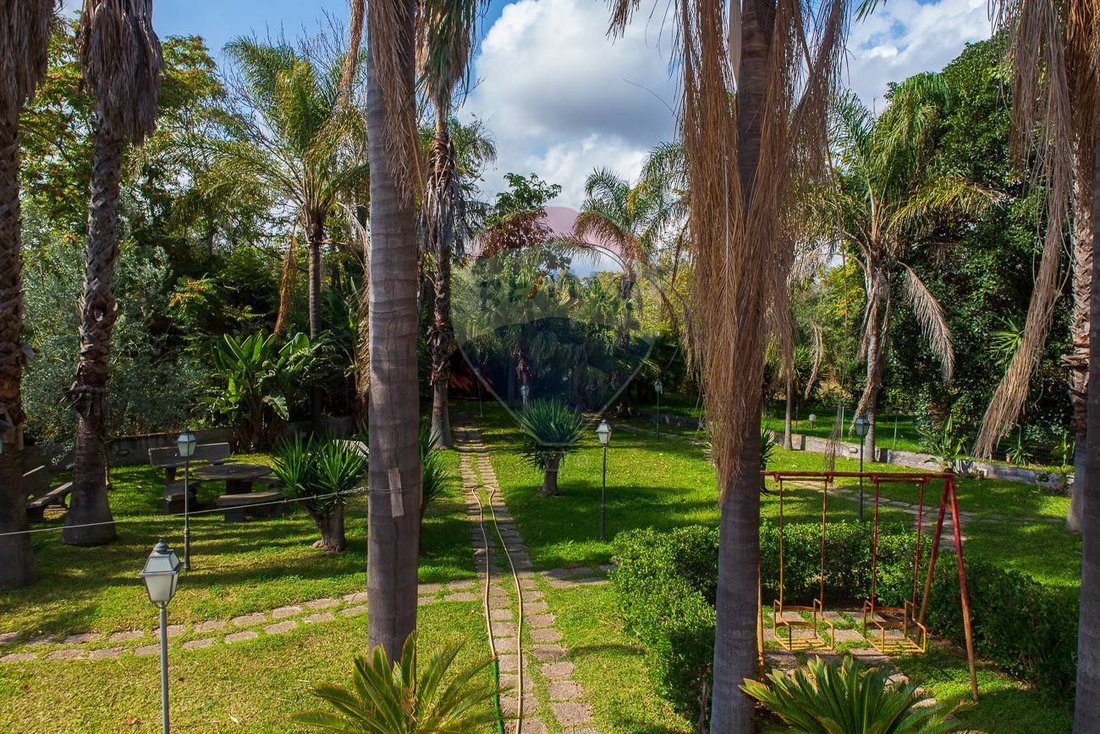 Villa in San Giovanni La Punta, Sicily, Italy 1 - 16763163