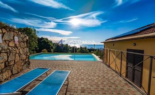 Villa a Cipressa, Liguria, Italia 1