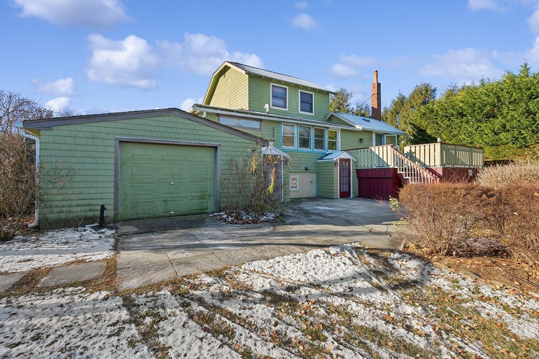 Hampton Bays, New York, United States 2 - 16758418