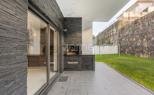 House in Gamil e Midoes, Braga, Portugal 1