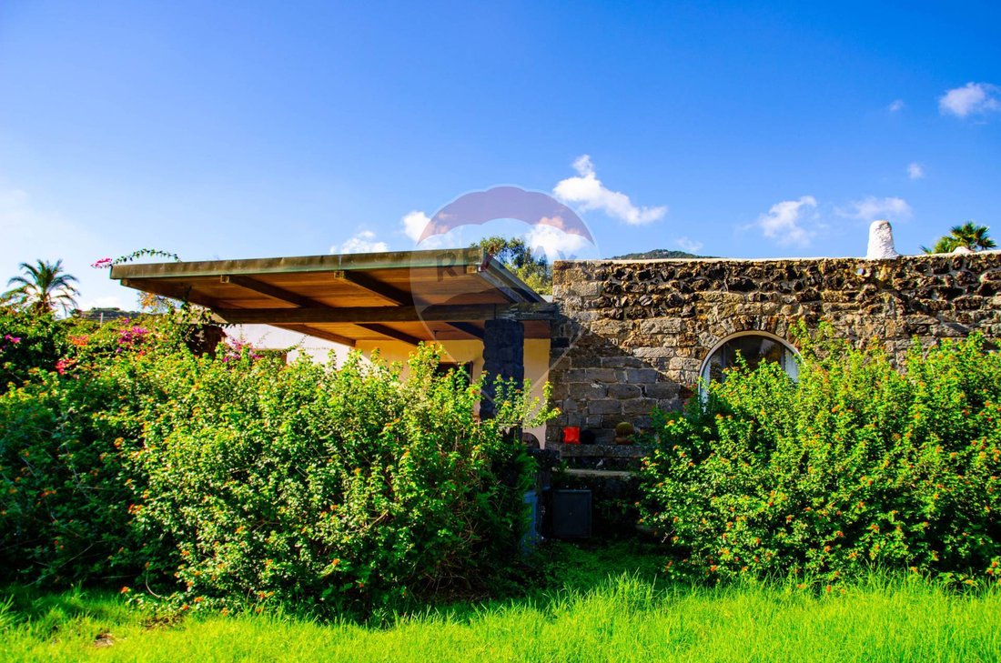 Villa in Pantelleria, Sicily, Italy 1 - 16763193