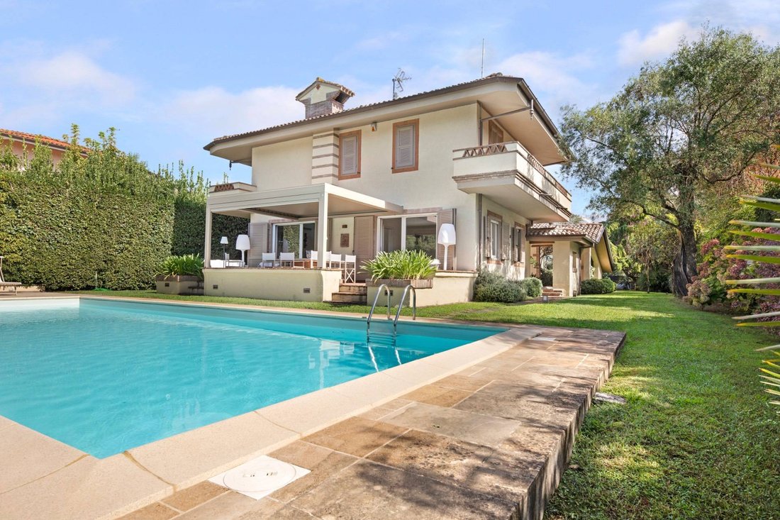 Villa in Caranna-Vaiana, Forte dei Marmi, Tuscany 1 - 16762871