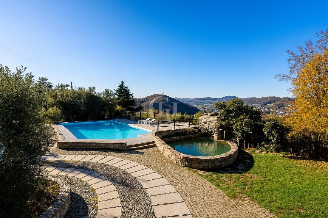 Villa in Monticelli Brusati, Lombardy, Italy 2 - 16759912