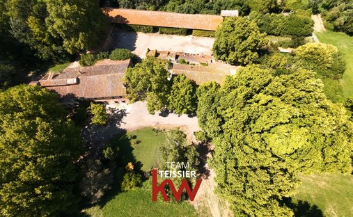 Castle for Sale in Istres, Provence-Alpes-Côte d'Azur, France