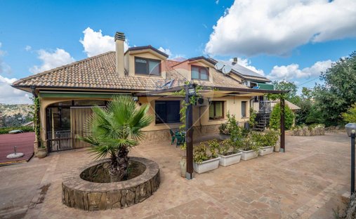 Castle for Sale in Piazza Armerina, Sicily, Italy