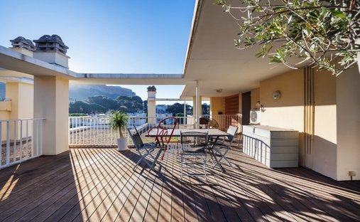 Castle for Sale in Cassis, Provence-Alpes-Côte d'Azur, France