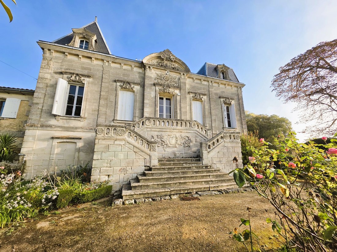 House in Saint-Vincent-de-Pertignas, Nouvelle-Aquitaine, France 1 - 16757945