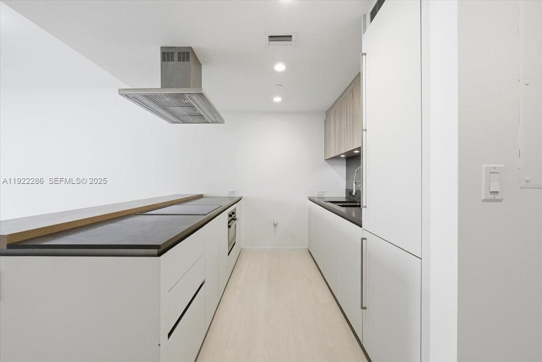 Condo in Miami, Florida, United States 3 - 16736262