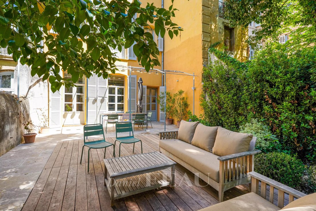 Townhouse in Comtale-Cente-Cours Mirabeau, Aix-en-Provence, France 1 - 16758359
