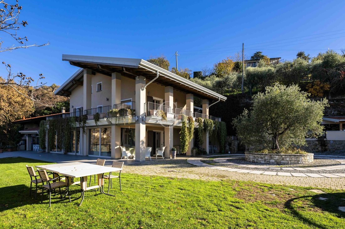 Villa in Monticelli Brusati, Lombardy, Italy 1 - 16759912