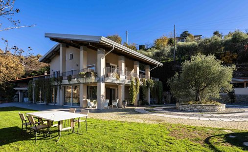 Villa in Monticelli Brusati, Lombardy, Italy 1