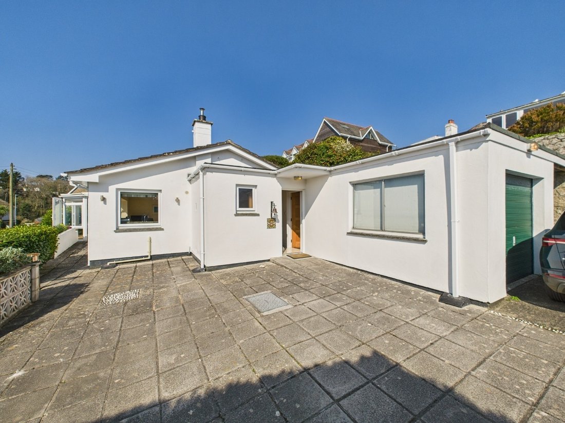 Bungalow in St Mawes, England 3 - 16757978