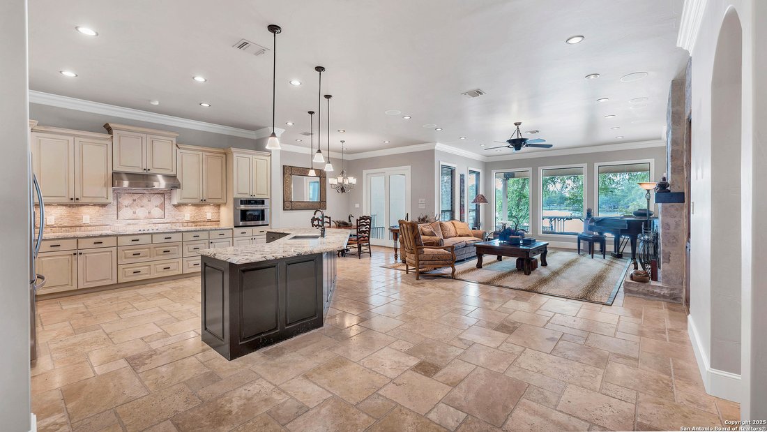 House in New Braunfels, Texas, United States 5 - 16754102