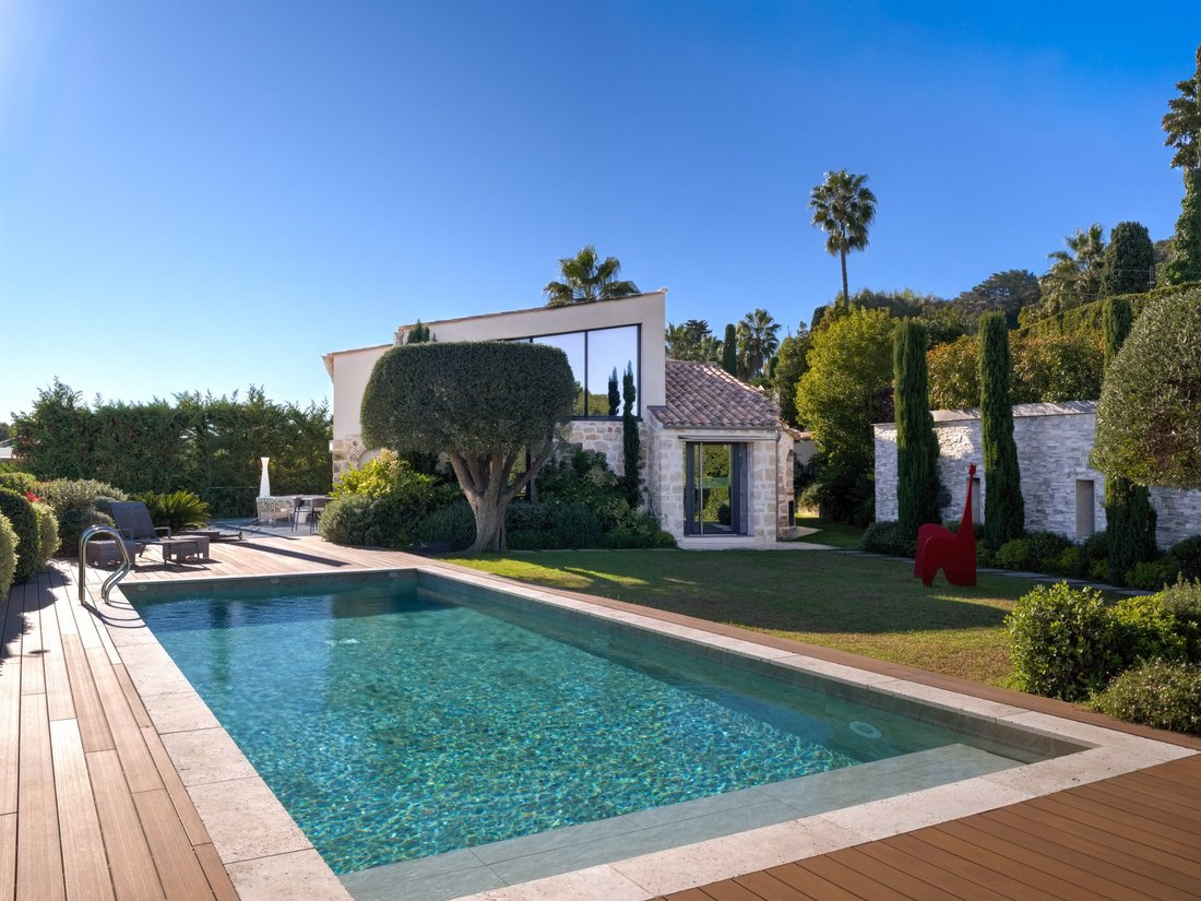House in Saint Nicolas, Cannes, France 1 - 16758684