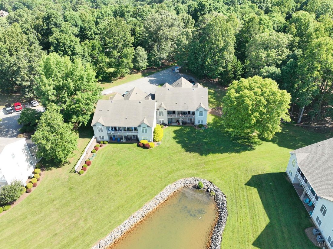 Townhouse in Huddleston, Virginia, United States 3 - 15068212