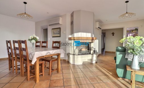 Castle for Sale in Clermont-Ferrand, Auvergne-Rhône-Alpes, France