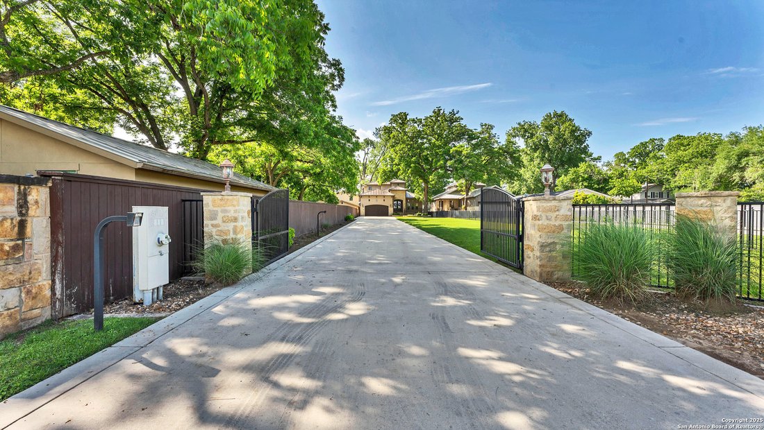 House in New Braunfels, Texas, United States 2 - 16754102