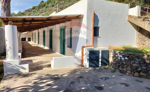 Haus in Filicudi, Sizilien, Italien 1