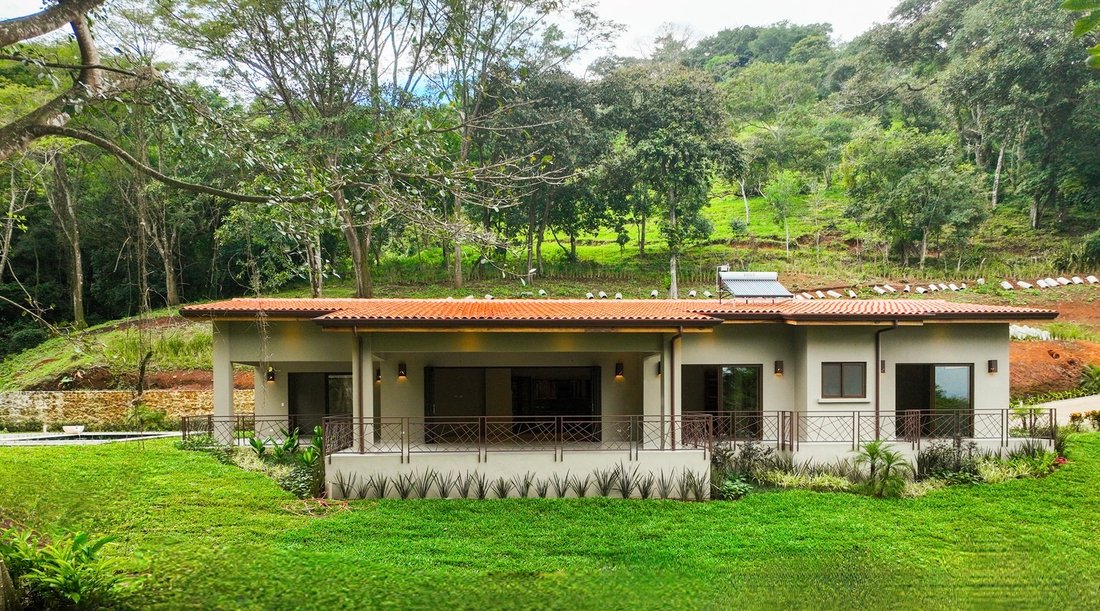 Villa in Atenas, Alajuela Province, Costa Rica 1 - 16764002