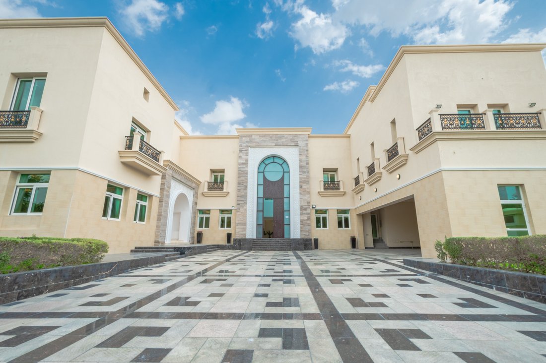 Villa in Emirates Hills, Dubai, United Arab Emirates 1 - 16761646