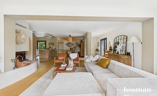 Propriété D'exception Avec 2 Maisons Indépendantes, Piscine Et Jardin Paysager