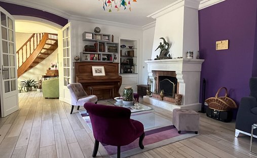 Castle for Sale in Niort, Nouvelle-Aquitaine, France