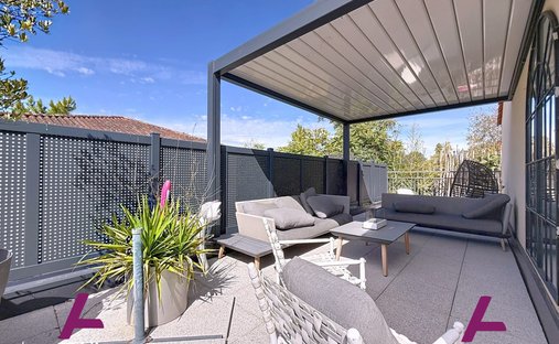 Castle for Sale in Villenave-d'Ornon, Nouvelle-Aquitaine, France