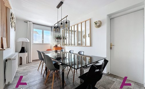 Castle for Sale in Villenave-d'Ornon, Nouvelle-Aquitaine, France