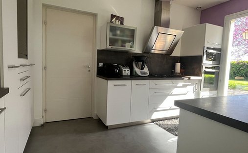 Castle for Sale in Niort, Nouvelle-Aquitaine, France