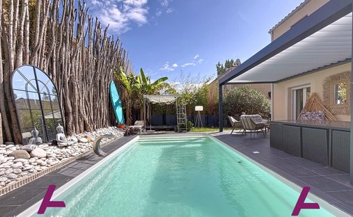 Castle for Sale in Villenave-d'Ornon, Nouvelle-Aquitaine, France