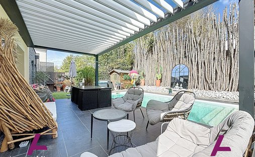 Castle for Sale in Villenave-d'Ornon, Nouvelle-Aquitaine, France