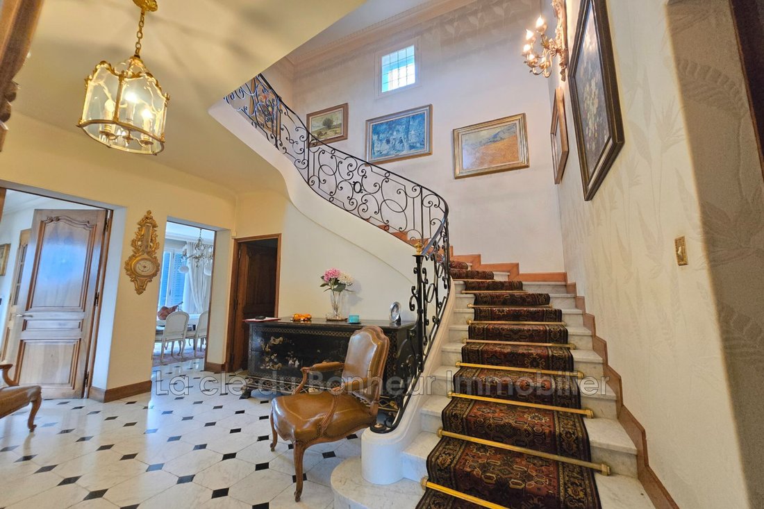 Villa in Greoux-les-Bains, Provence-Alpes-Côte d'Azur, France 2 - 16766913