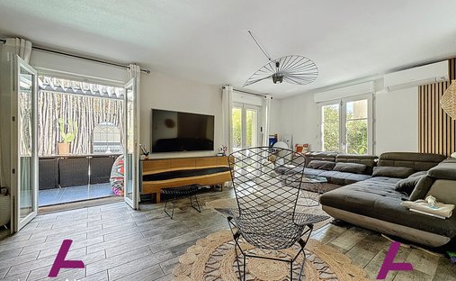 Castle for Sale in Villenave-d'Ornon, Nouvelle-Aquitaine, France