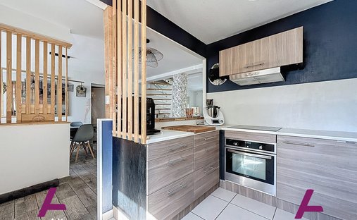 Castle for Sale in Villenave-d'Ornon, Nouvelle-Aquitaine, France