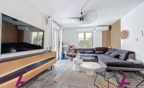 Castle for Sale in Villenave-d'Ornon, Nouvelle-Aquitaine, France