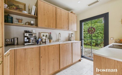 Propriété D'exception Avec 2 Maisons Indépendantes, Piscine Et Jardin Paysager