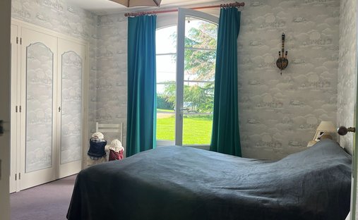 Castle for Sale in Niort, Nouvelle-Aquitaine, France