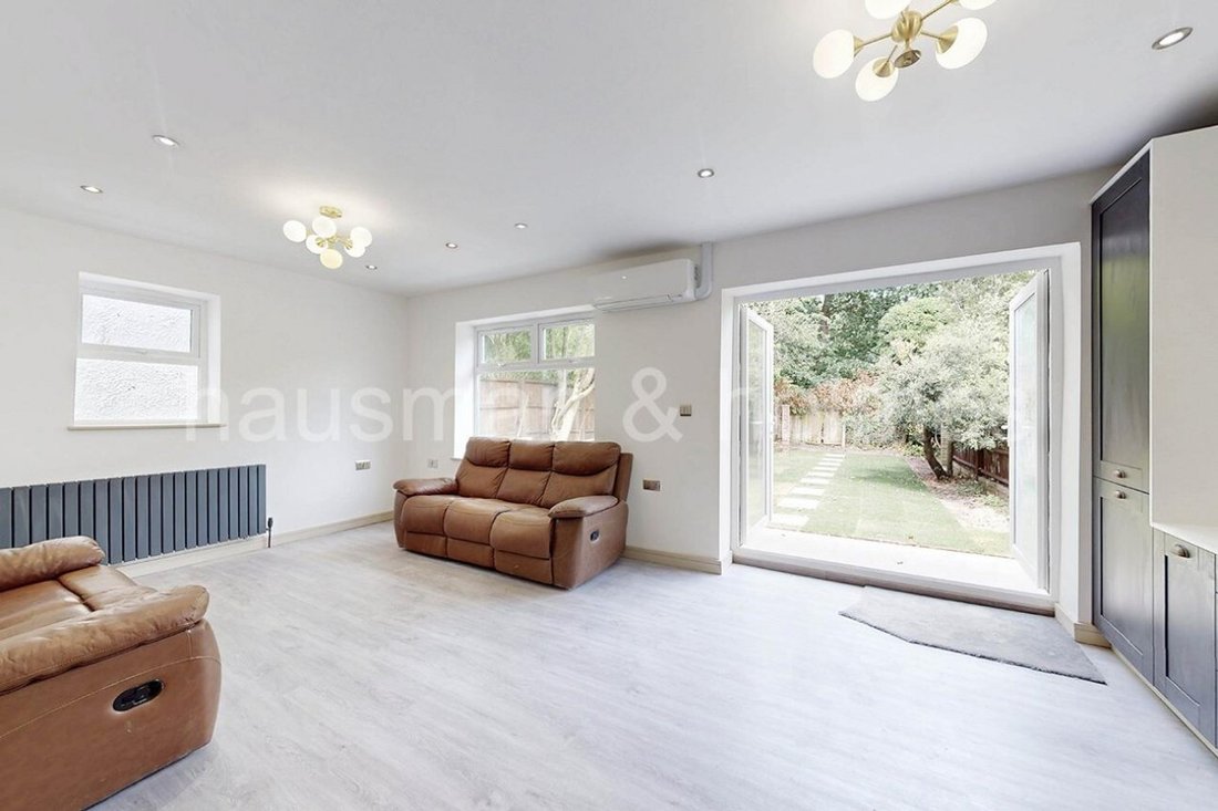 House in Hendon, Barnet, England 5 - 16767805