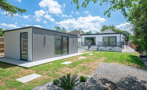 Bungalow in Epsom, England, United Kingdom 1