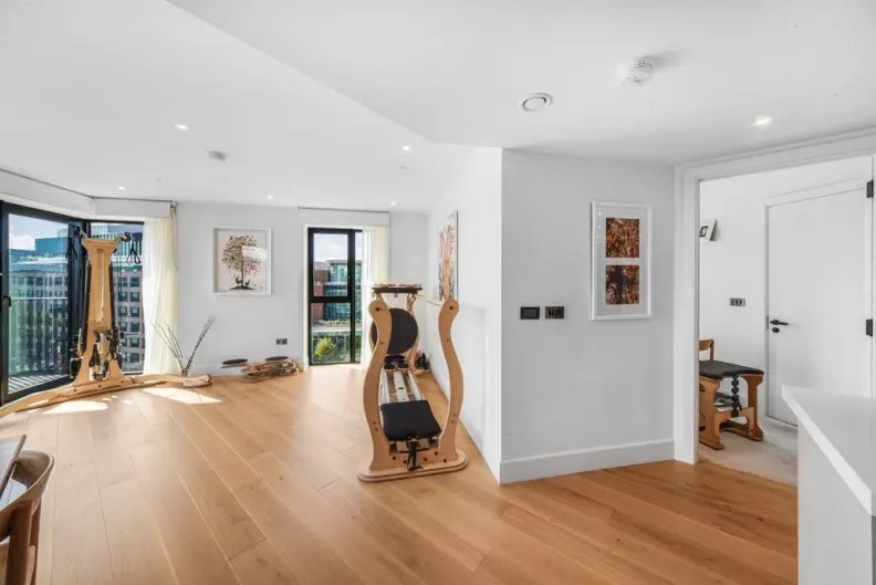 Apartment in White City, Hammersmith and Fulham, England 2 - 16768073