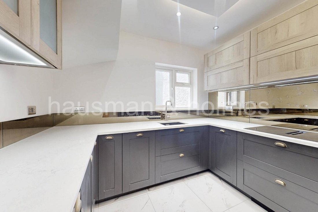House in Hendon, Barnet, England 2 - 16767805