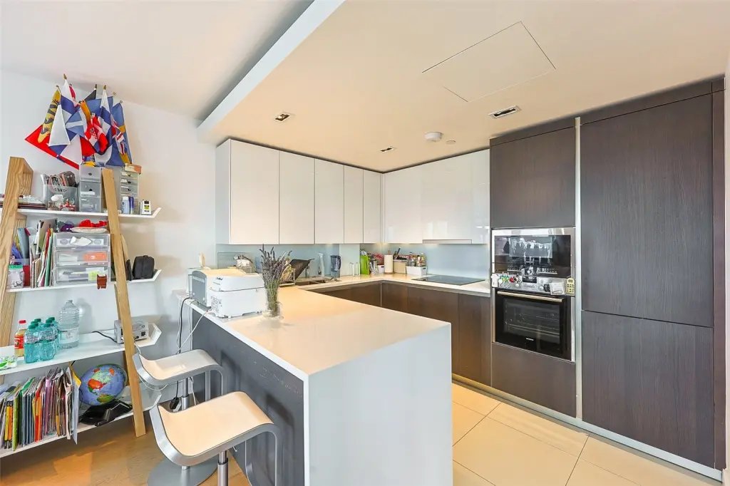 Apartment in Ealing (London Borough of Ealing), Ealing, England 4 - 16767933